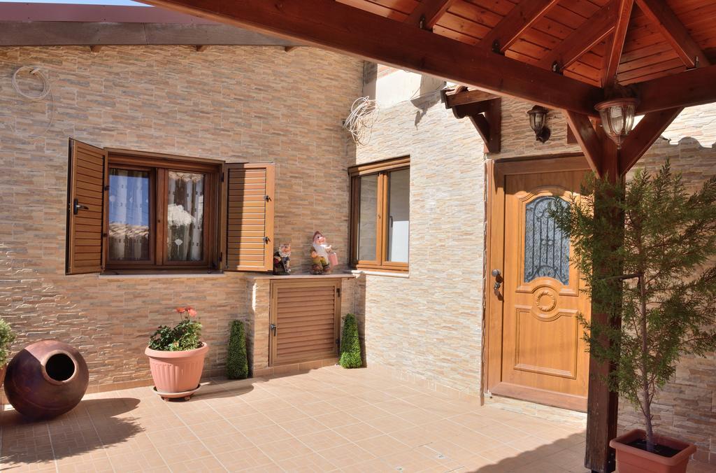 The Love Holiday House Tris Elies Exterior foto